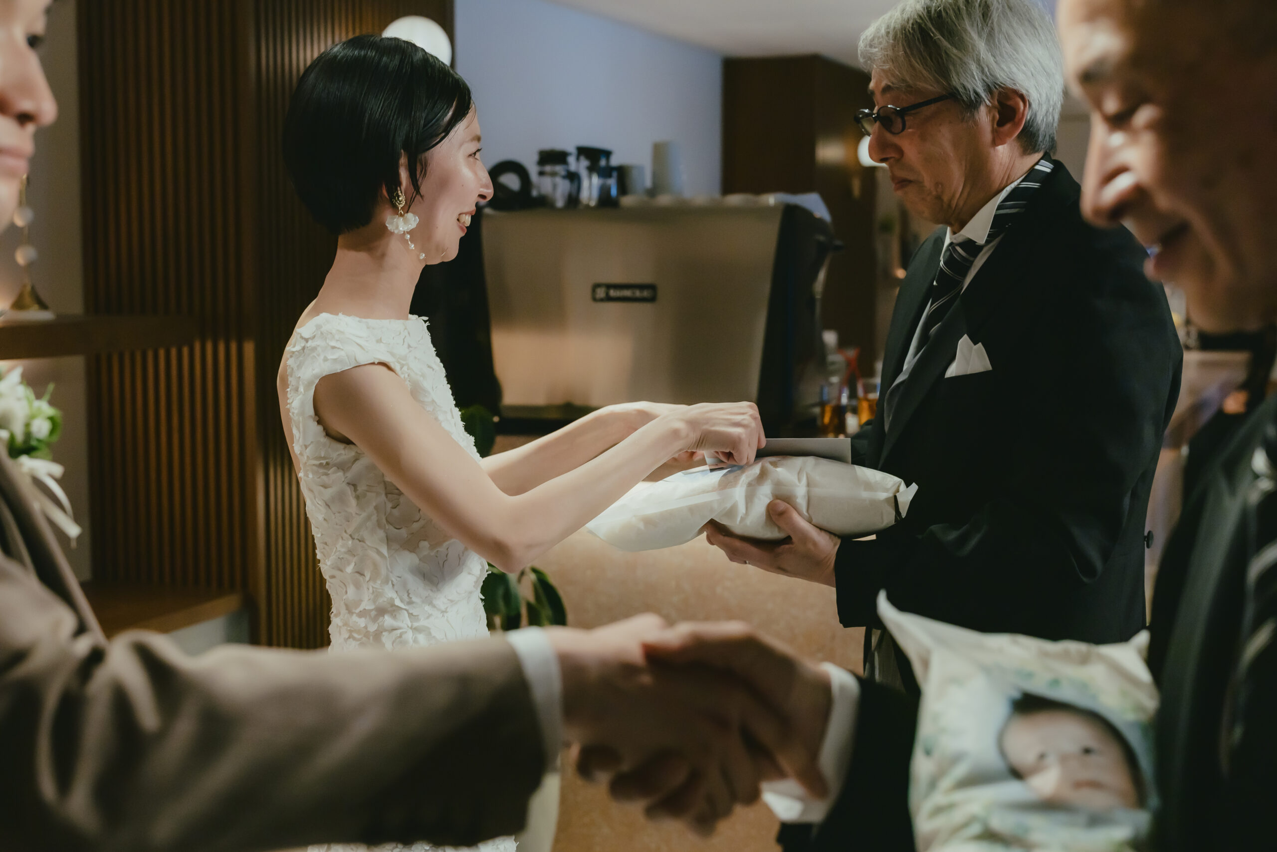 少人数結婚式の朝、ご家族と過ごす身支度の時間