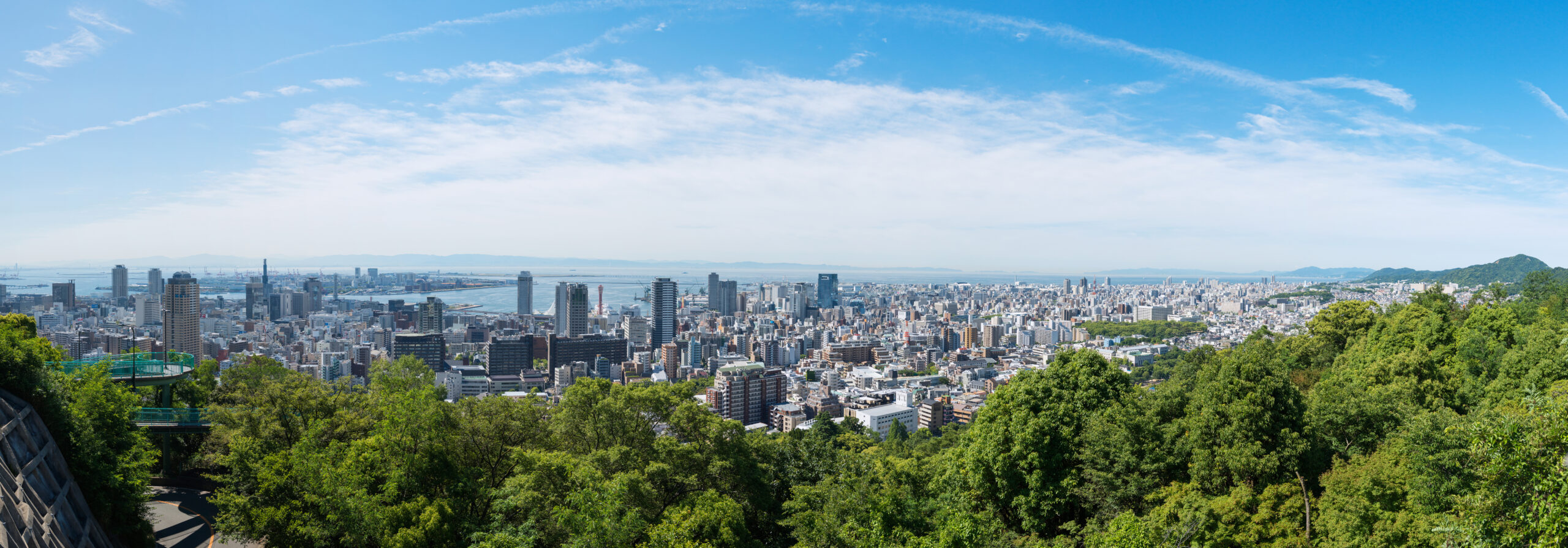 坂道と港がつながる神戸の街