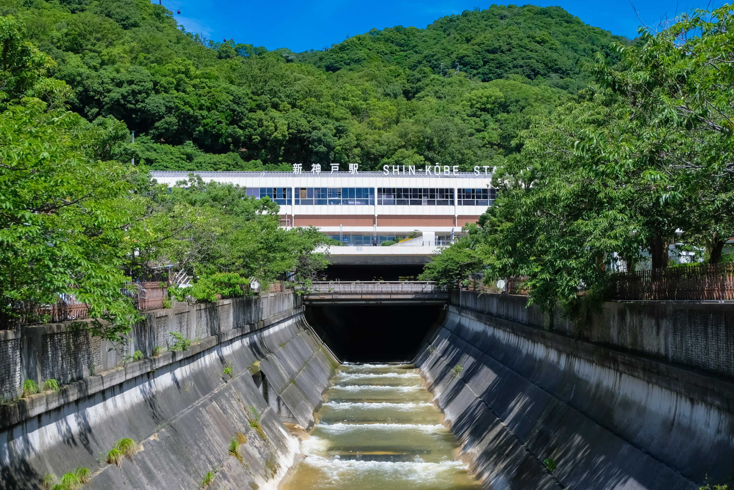 新神戸駅から北野へ向かう道